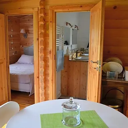 Le Jardin Des Pierres Brunes Bed & Breakfast