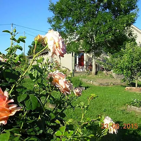 Le Jardin Des Pierres Brunes Bed & Breakfast 3*