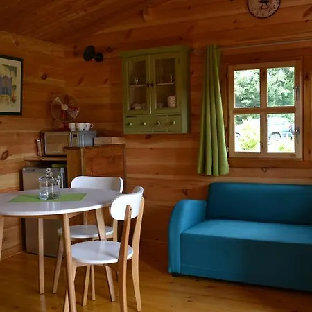 Le Jardin Des Pierres Brunes Bed & Breakfast 3*